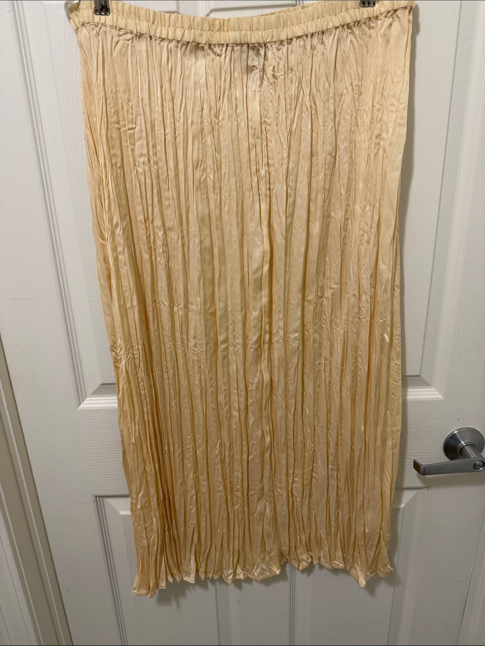 H&M Large butter yellow crinkle flare out skirt.